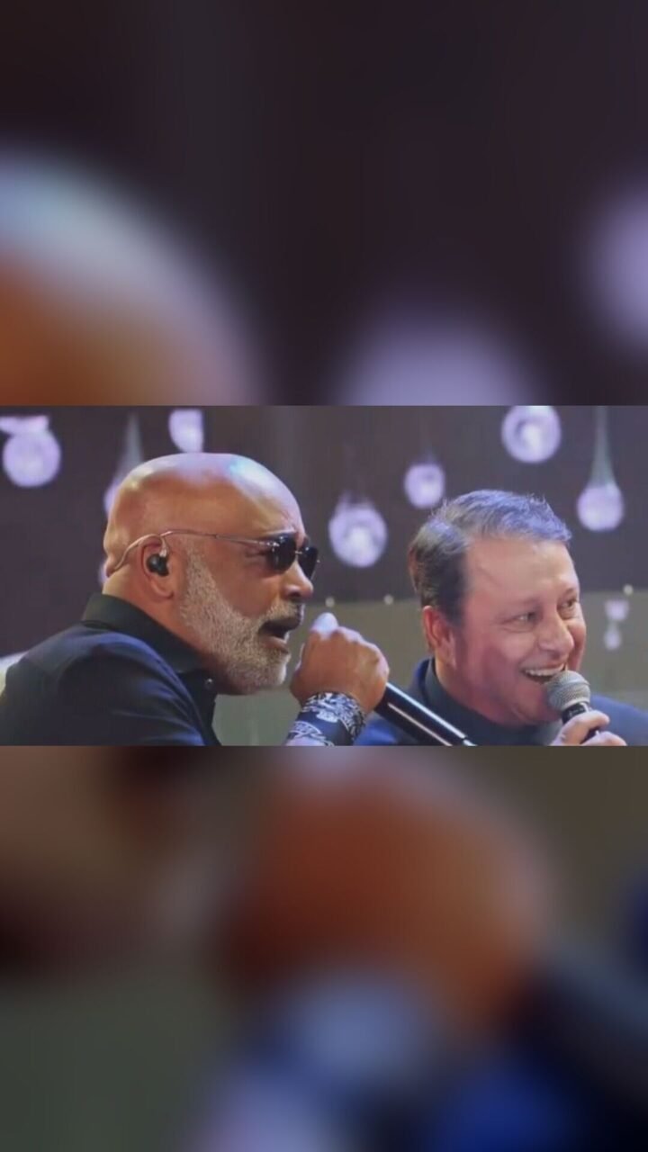 Rick e Renner cantando juntos em show