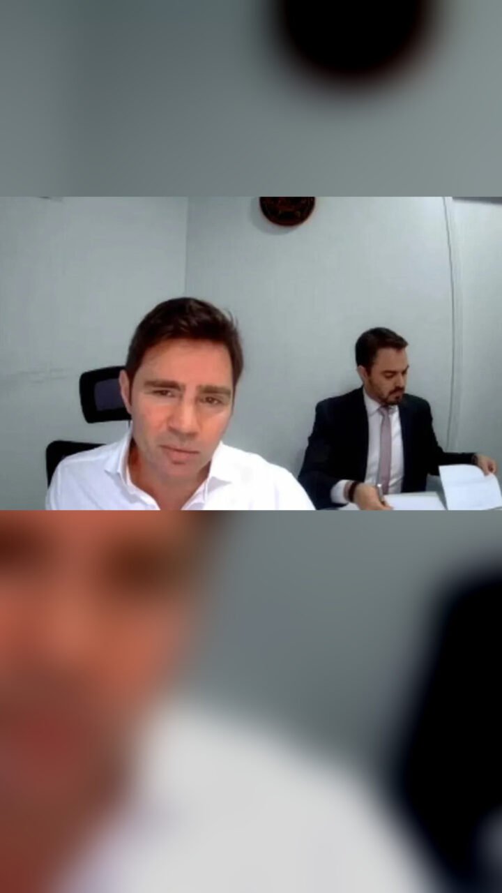 Vorcaro em videochamada com advogado