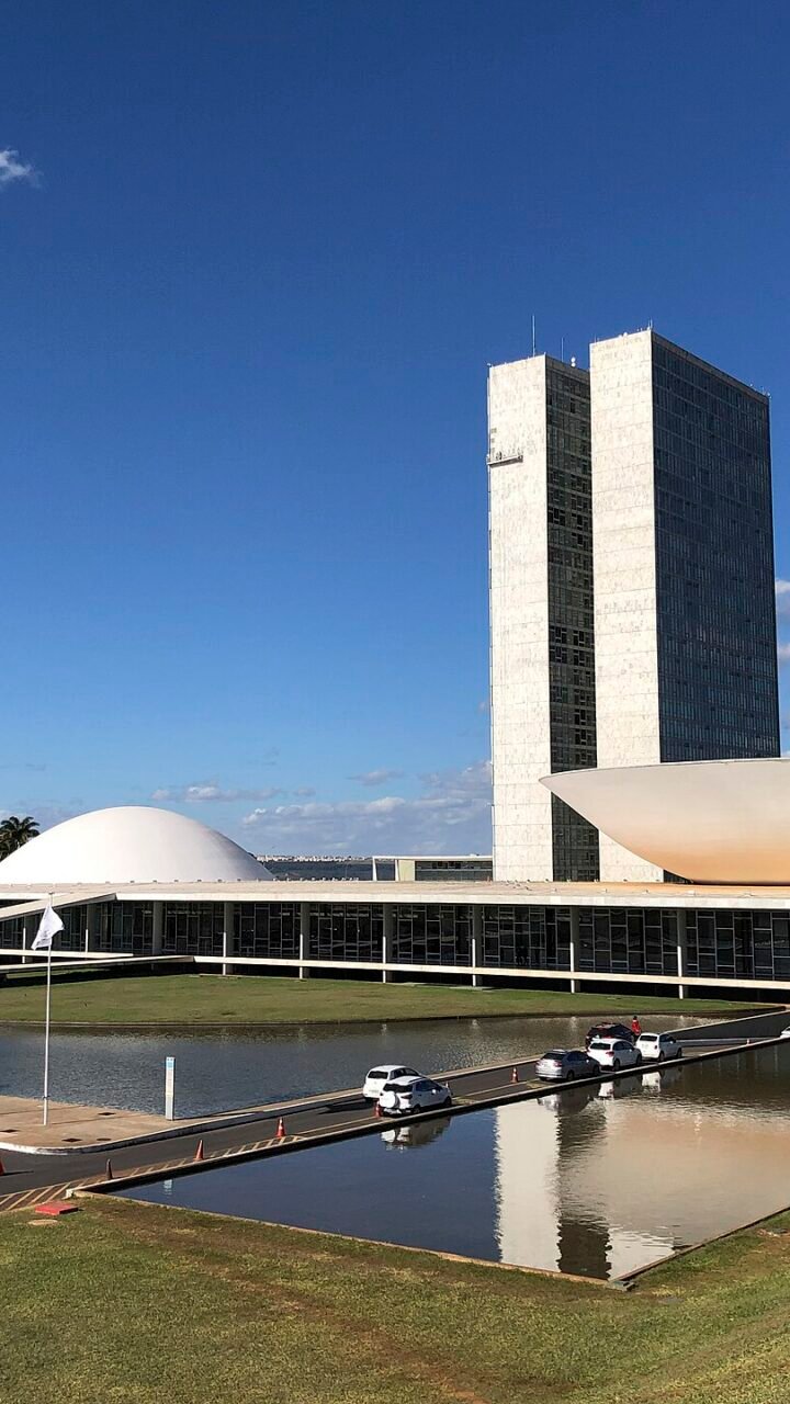 Fachada do Congresso Nacional, em Brasília, com a cúpula da Câmara dos Deputados