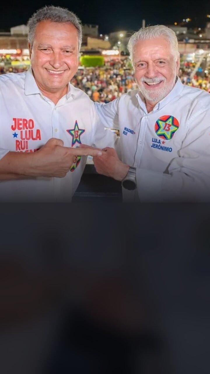 Rui Costa e Jaques Wagner em ato de campanha na Bahia