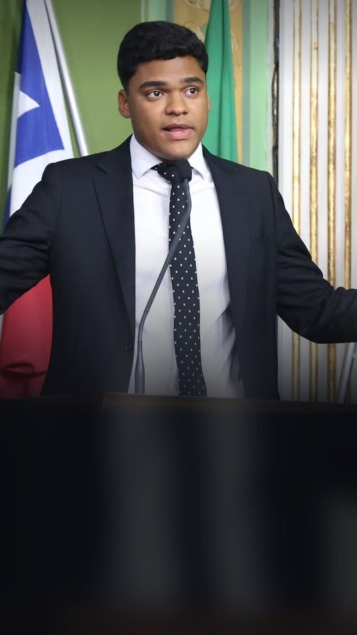 Sandro Filho discursa na tribuna da Câmara Municipal de Salvador