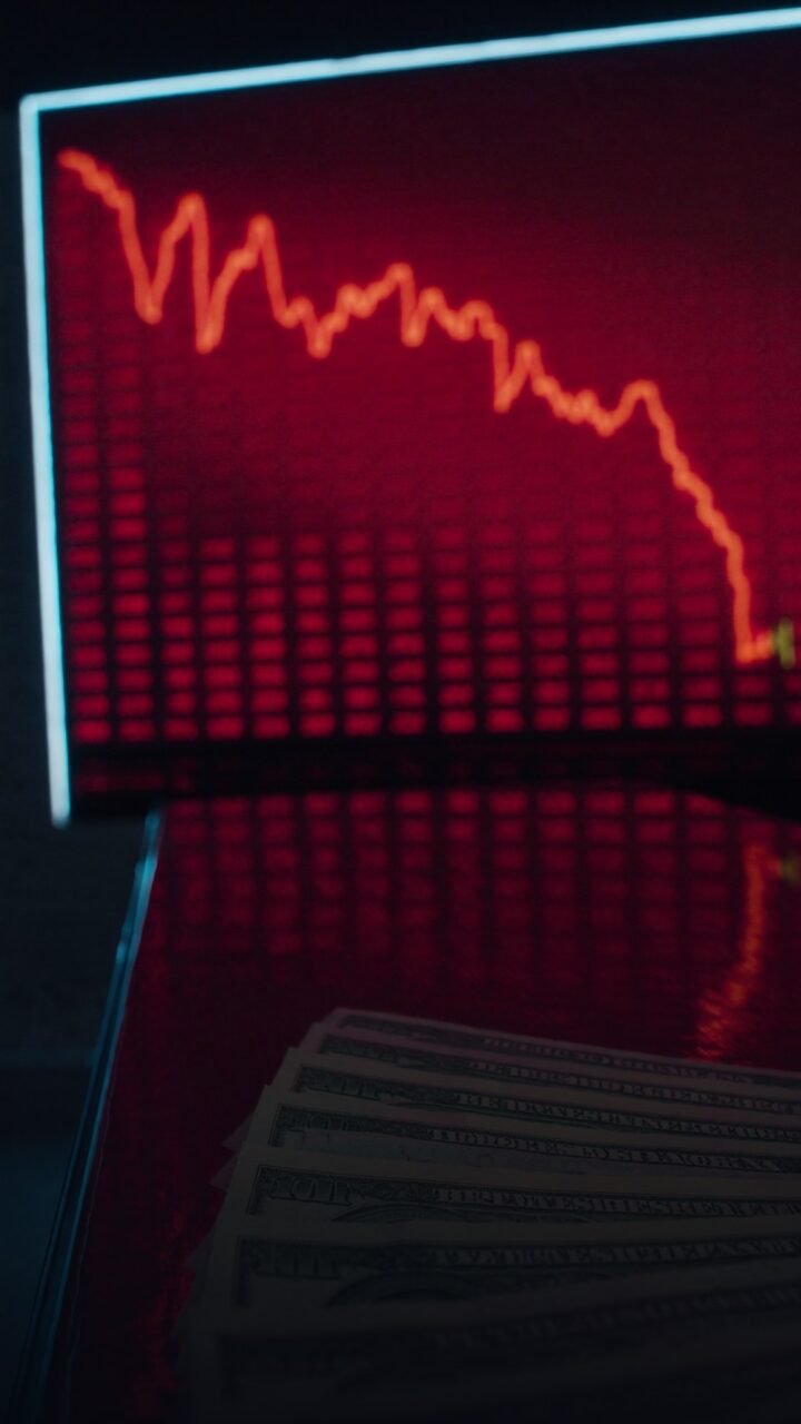 Dólar dispara mais de 12% e Ibovespa despenca após reeleição de Lula